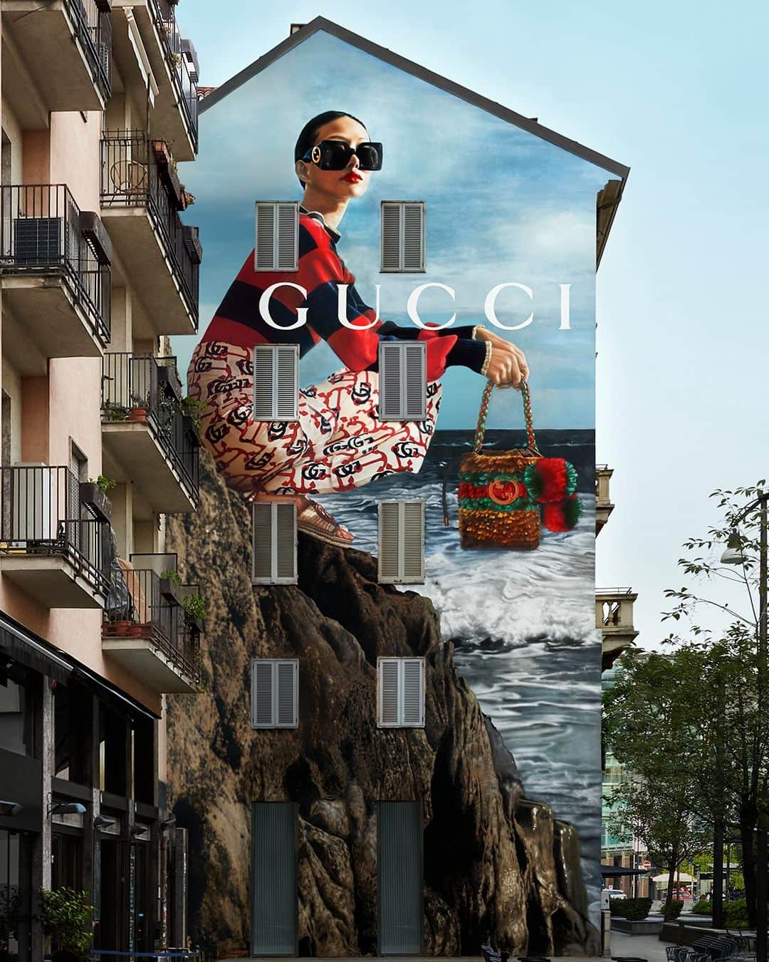 グッチのインスタグラム：「Designed to capture the spirit of exploration, and escape, the Summer Stories campaign appears on the Gucci Art Wall in Milan.   Discover more at the link in bio.   #GucciSummerStories #GucciArtWall」