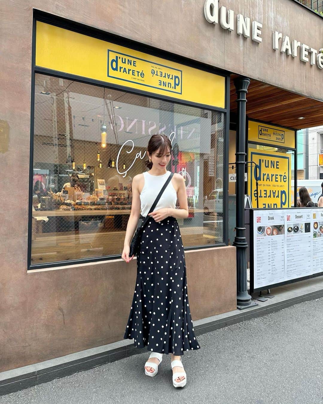 金城ゆきさんのインスタグラム写真 - (金城ゆきInstagram)「少しでも風通しの良い服を選んで髪はまとめて日傘して過ごす日々🫠  OOTD tops : @h_beautyandyouth  skirt : @babylone.official  bag : @prada   歩いてて見つけたカフェが穴場で可愛かった🍮♡  #coordinate#ootd#outfit#fashion#summer」7月16日 22時13分 - yukikaneshiro