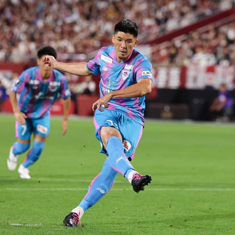 サガン鳥栖のインスタグラム：「.  🏆2023 #明治安田生命J1リーグ 第21節 #ヴィッセル神戸 2-1 #サガン鳥栖 ⚽️51' #富樫敬真 @caymantogashi   #sagantosu #信 #Believe #Jリーグ #Jleague」
