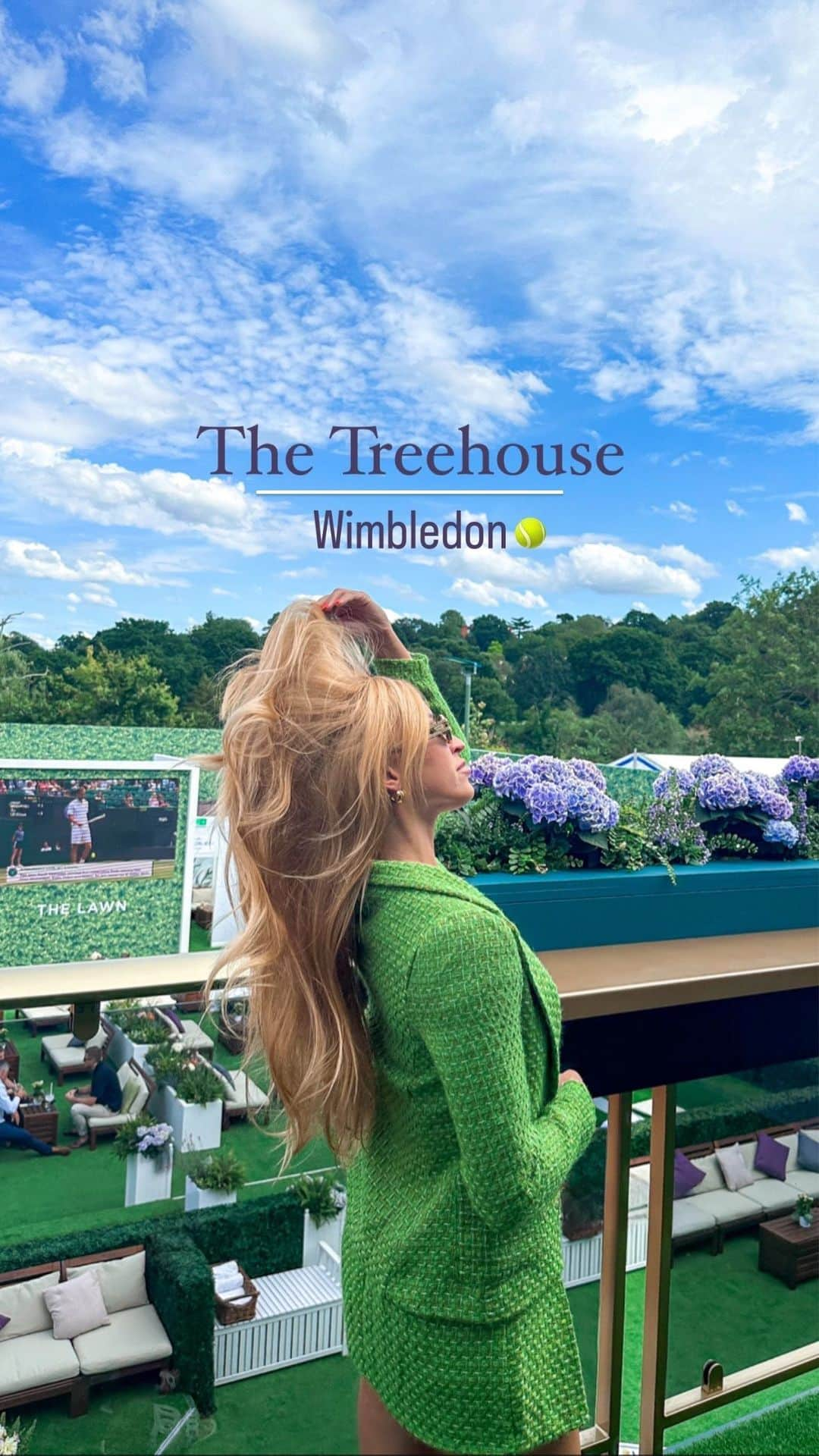 サマー・レイのインスタグラム：「The Treehouse x Wimbledon 🤌🏼 Hospitality at it’s finest! @keithprowseuk knows how to give the best vip experiences to their guests. And yes, a @charlottetilbury activation to touch up your Wimby look in between lamb chops & champs! 🥂🎾   #wimbledon #hospitality #wimbledon2023」