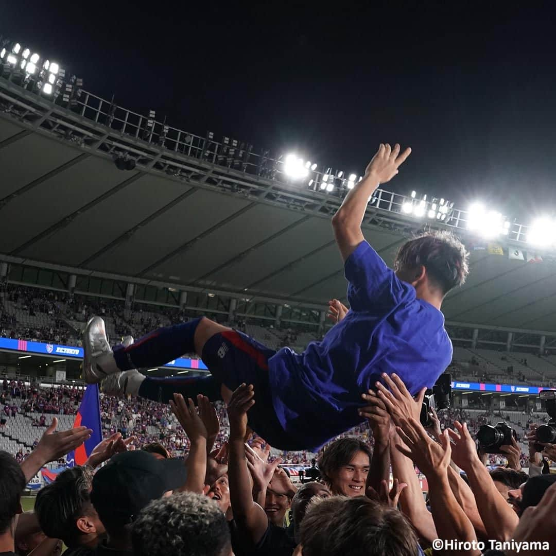 Goal Japanさんのインスタグラム写真 - (Goal JapanInstagram)「🔵 #安部柊斗 壮行セレモニー 🔴 鹿島アントラーズ戦がモレンベーク (ベルギー) 移籍前 最後の試合となった #FC東京 の安部。ファン・サポーターや家族、チームメート、スタッフらに感謝の気持ちを伝えた。(Photo: Hiroto Taniyama)  #soccer #football #meijiyasudaseimeijleague #jleague #fctokyo #tokyo #shutoabe #サッカー #フットボール #明治安田生命Jリーグ #Jリーグ #⚽」7月16日 22時30分 - goaljapan