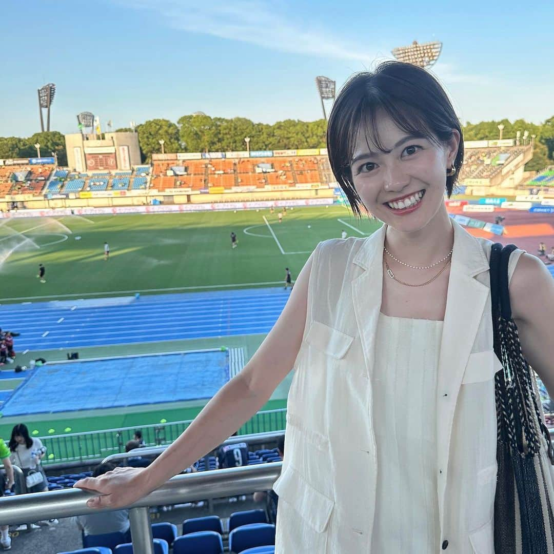 浦郷絵梨佳さんのインスタグラム写真 - (浦郷絵梨佳Instagram)「スポーツ観戦⚽️  座ってみてるだけでも息苦しいくらいなのに、そんな中プレーする選手たちってすごい。。。  着いてすぐかき氷食べた🍧笑  やっぱり画面越しよりスタジアムが楽しい🏟️  次はなんのスポーツ観に行こうかな🫣  #スポーツ観戦 #サッカー観戦  #アビスパ福岡 #湘南ベルマーレ #レモンガススタジアム平塚 #0716」7月16日 22時28分 - urago.erika