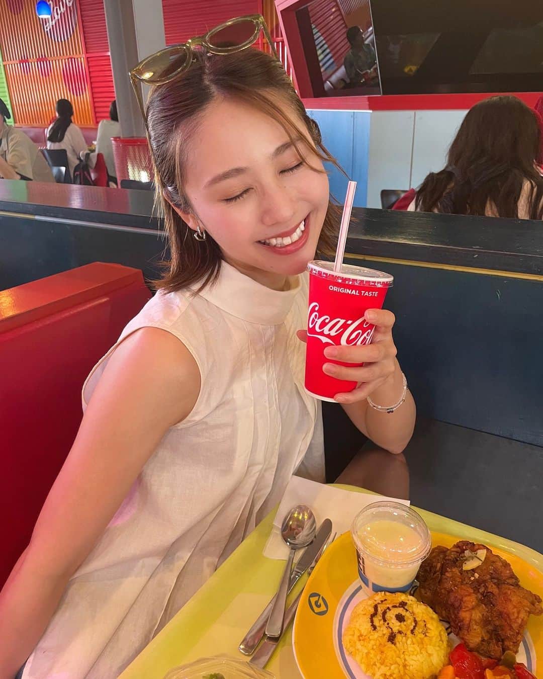 荒川真衣のインスタグラム：「ミニオン可愛い🍌🍌  #ユニバ #5年ぶりとか？ #楽しすぎて帽子落とした」