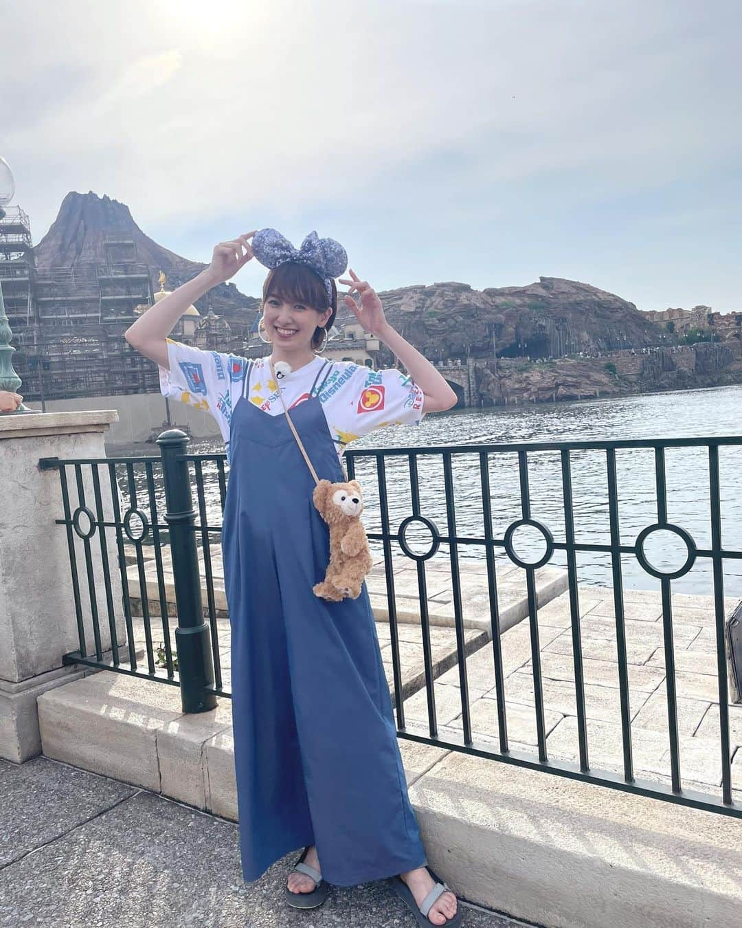 南明奈さんのインスタグラム写真 - (南明奈Instagram)「7月17日(月)〜20日の《プチブランチ》は東京ディズニーリゾート特集です🥳 楽しすぎたー✨‼︎ テンションあがりすぎてトーク噛みまくりでした🫣笑 観てね✨TVerでも観れるよ✨  この日のお洋服は サロペット　 @anogh_official ピアス @ajinco_style です☺️」7月16日 22時47分 - akinaminami