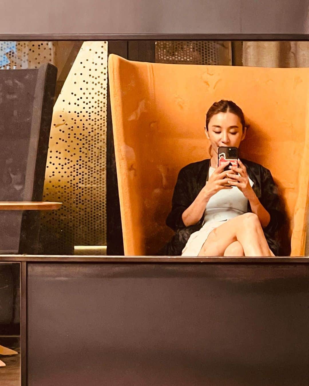 鈴木紗理奈のインスタグラム：「帰国します🇯🇵  今回はとんでもなく濃い旅となりました。 そして、どこでも1人で行って何でもできるタフなこの私の息子はそりゃ、留学したいと言い出すわな。 とも思ったのでした🌍」