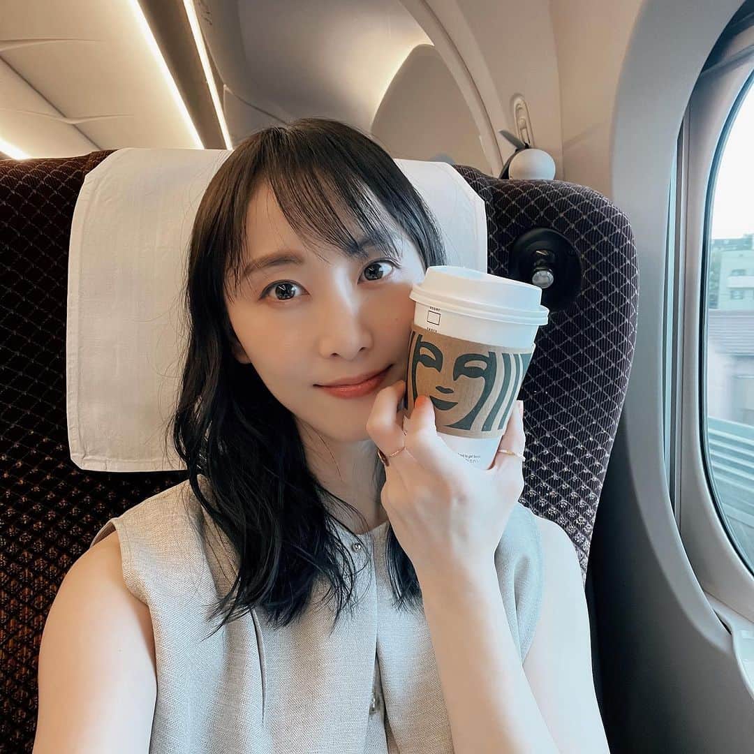 松井玲奈のインスタグラム：「みんな眉毛太いのいいねって褒めてくれる。 太眉のがいいのかな？？」