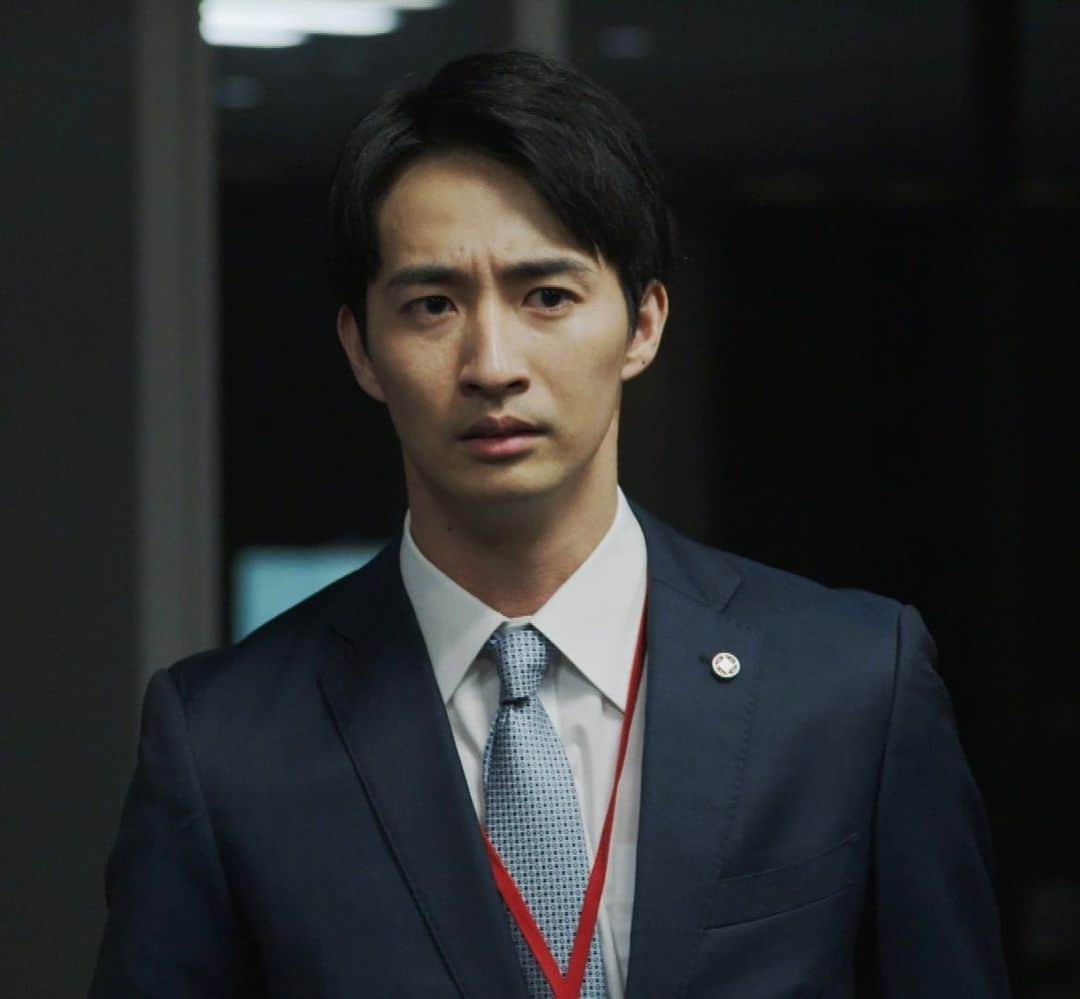 ロビンのインスタグラム：「VIVANT ありがとうございます。 水上了役で出演しております。  映画さながらの壮大さ 夢のようなキャスト  ぜひお楽しみ下さい！ ラスト出演者びっくり！！！ #VIVANT @tbs_vivant」