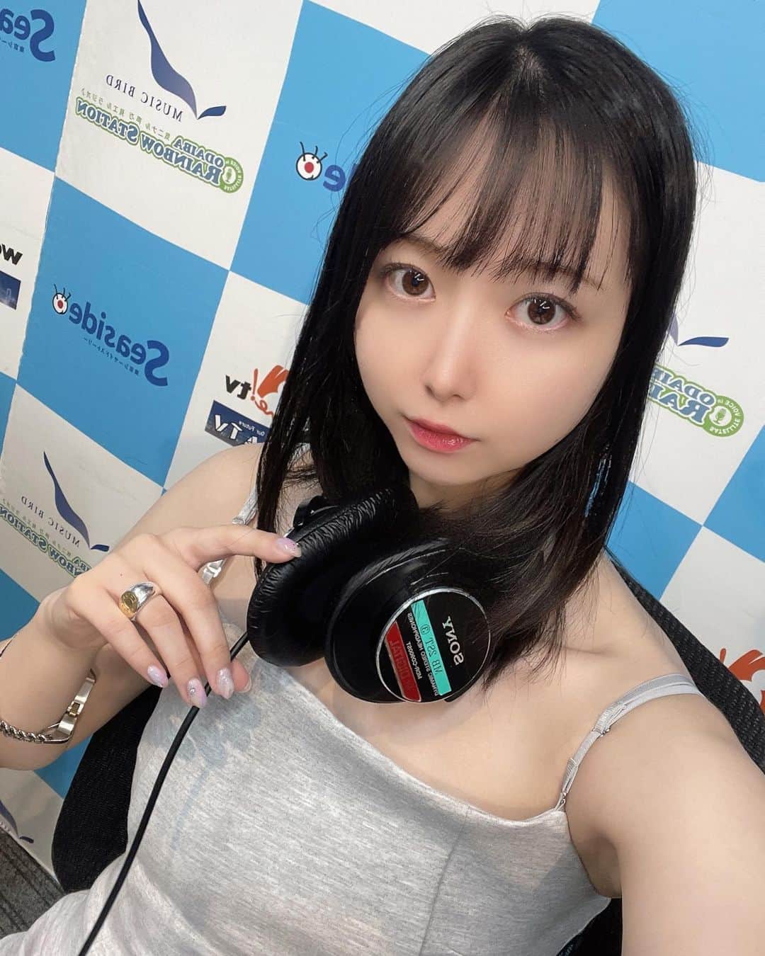大崎菜々子さんのインスタグラム写真 - (大崎菜々子Instagram)「・・ この後、本日7/16(日)23:00~23:55は番組ナビゲーターを務めさせていただいてます「MUSIC HOT FLAVOR」の放送日です！  TOKYO FM系ミュージックバード・全国コミュニティFM113局でオンエアです。  今夜のゲストはニューアルバム「#ぜんまい少女箱サーカス」を発売する #黒色すみれ さんです。  コーナーは、 #FlaP の『ポンコツ応援放奏局 番外編』。  ぜひラジオをお楽しみください！  #radio #musichotflavor  #musicbird #tokyofm #ラジオ #ラジオパーソナリティー #l4l #fashion #グラドル #cosplayer #音楽 #アイドル #我的最愛 #meltthelady #fashion  #fashiongram #좋아요 #오오티디  #model #girl  #cute #instagood #アナウンサー #cosplay #音楽好きな人と繋がりたい #声優 #ラジオ #ミスヤングチャンピオン2023」7月16日 22時56分 - nanako_19970411
