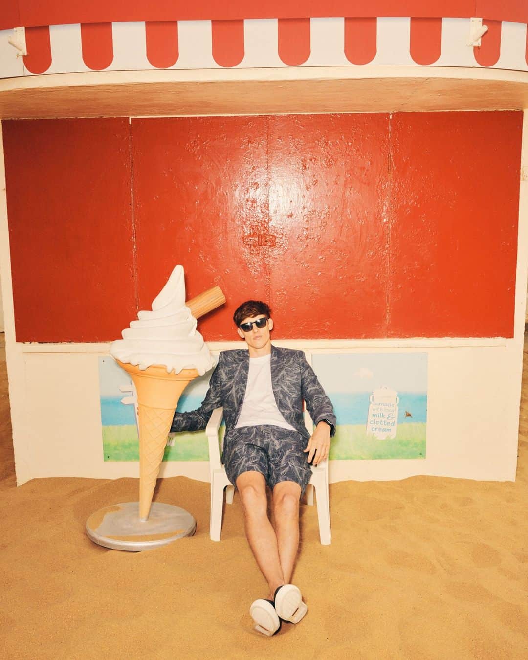 Ted Bakerのインスタグラム：「From Brighton to Blackpool and back again - the seaside makes its great return for summer, and the charms of the coast are just what you’ve been looking for.  #TedBaker #ItsAShoreThing」