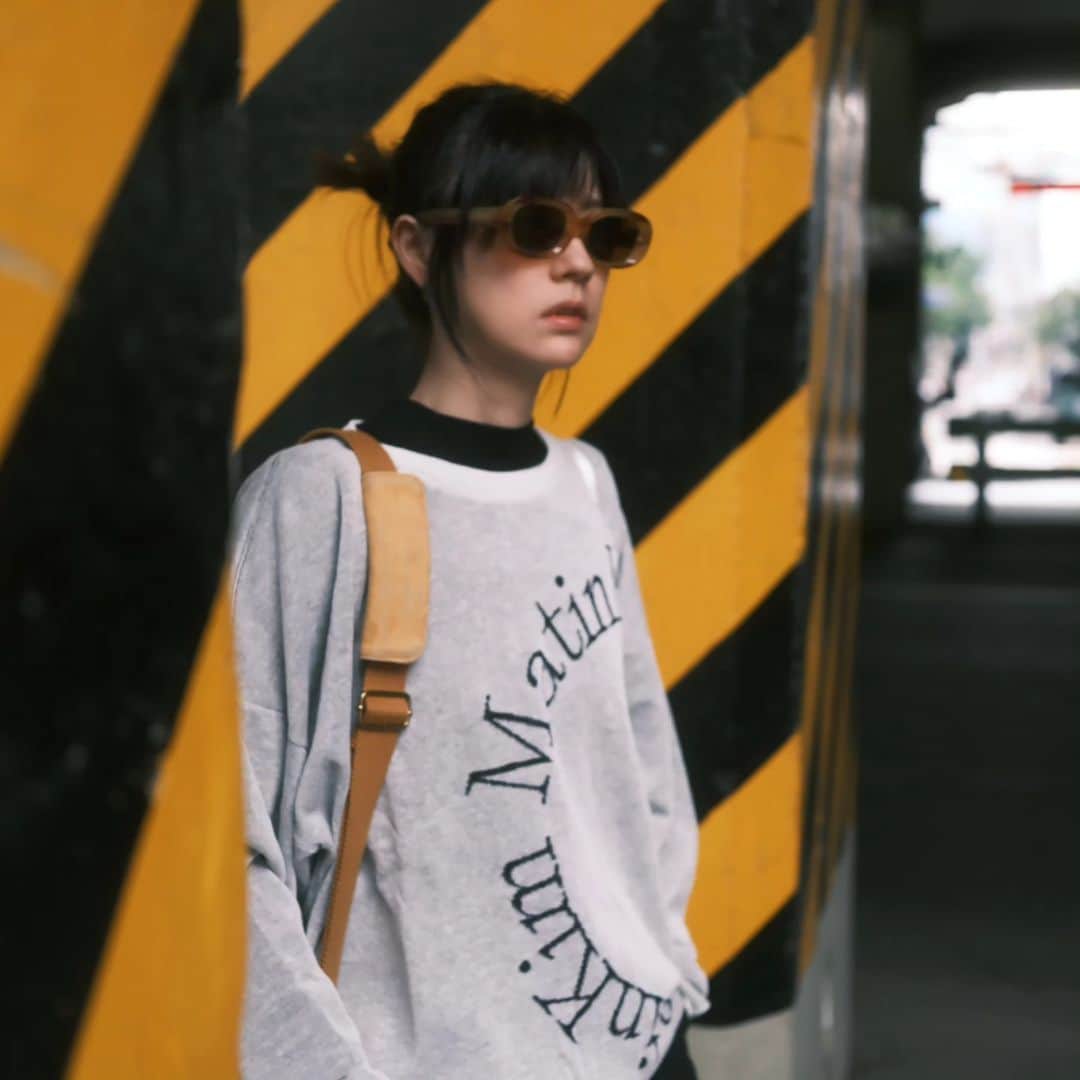Allison Linのインスタグラム：「And on the Lower East Side,  you're dancing with me now And I'm taking pictures of you  with flowers on the wall Think I like you best  when you're dressed in black from head to toe Think I like you best  when you're just with me And no one else  Kristen, come right back I've been waiting for you To slip back in bed When you light the candle  🎵」