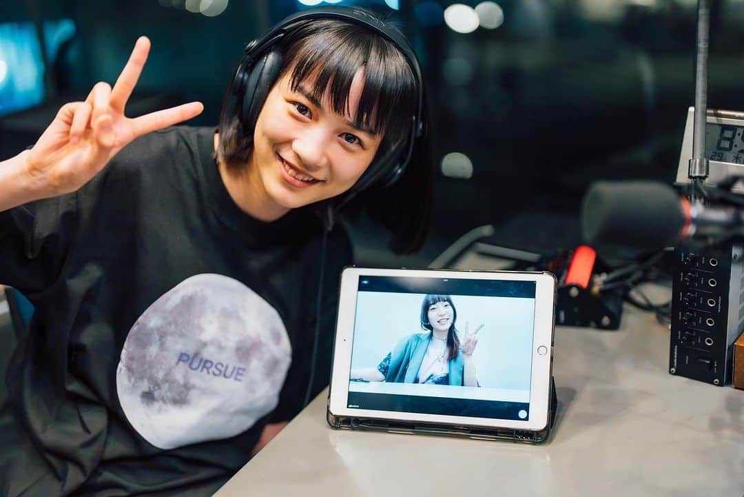 のん（能年玲奈）のインスタグラム：「J-WAVE でヒグチアイさんとトークセッションしたよ！ たんのしかったあー！  #era813 #23時からOA #radiko #SPINEAR」