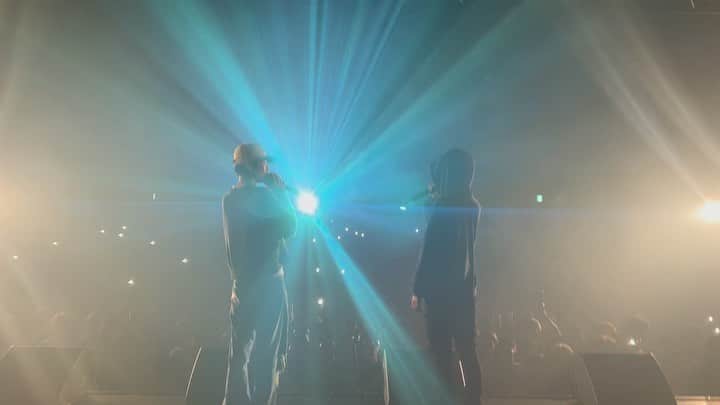 百足のインスタグラム：「“まるでアニメみたいですね🤫”  #音の楽園 #横浜1000club」