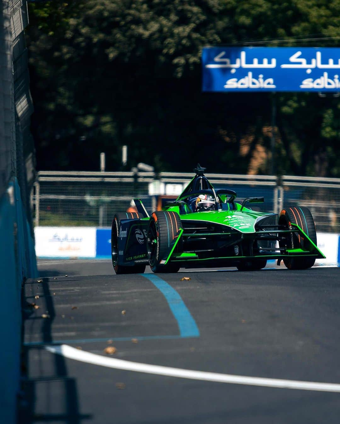 セバスチャン・ブエミのインスタグラム：「#ROMEEPRIX P5! Good points for this last race here in Rome. Next top, the final rounds in London, let’s go!  @envisionracing  . . . #Fia #fiaformulae #envision #envisionracing #racing #motorsport #RedBull #RichardMille #alpian  #MoodCollection #Maxon #gowago #ABB #FormulaE #racingdriver #racingdriver #cliniquenescens」