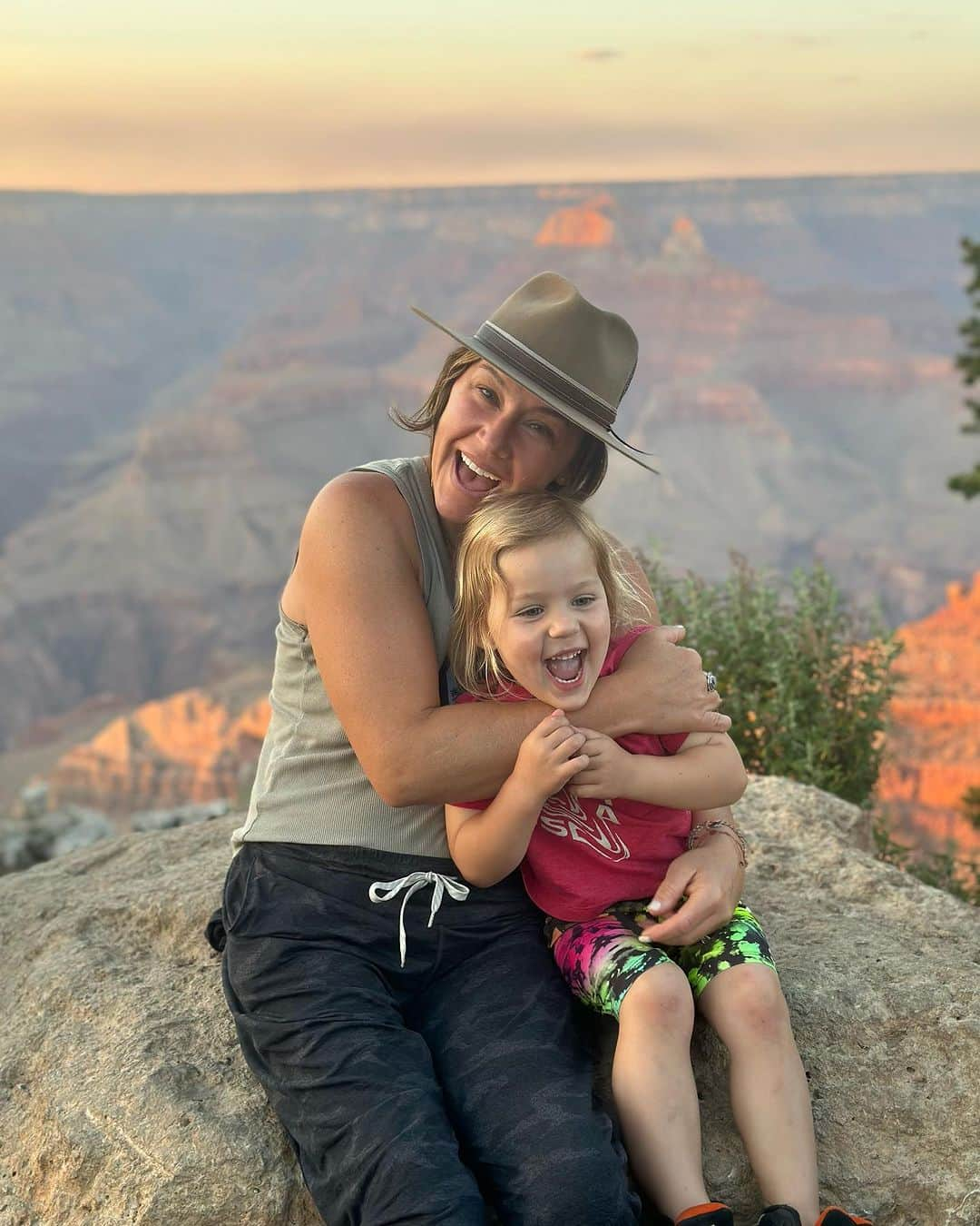 アラナ・ニコルズさんのインスタグラム写真 - (アラナ・ニコルズInstagram)「Summer summer SIENNA TIME☀️   We packed up the #toyotasienna, roadtripped 15 hours home to New Mexico and arrived right on time to welcome the sweetest baby boy into the family.  We all made a new core memory for @roytuscany and Gunnar when we visited the Grand Canyon. We celebrated the 4th with the best friends, licked about 15 ice cream cones, biked around the Bosque, fed ants, met new cousins, drove to my hometown and then on to the beautiful San Juan mountain range and paddle boarded the reservoir…it’s been amazing.  But truly the best part of having my own vehicle here has been the ability and freedom I’ve had to participate and help my family. I was able to drop lunch off at the hospital and go to the store or Home Depot when I needed to. Take my son to the aquarium or pop into a cool looking thrift store we just happened to drive by, visit my old highschool friends…Oh and not to mention the perfect peace that comes with sitting in the AC while Gunnar takes a car seat nap.   Driving and being mobile is a joy and a luxury that I do not take for granted, I’m so grateful🙏🏼  #toyotapartner @teamtoyota #graditude  #letsgoplaces」7月16日 23時15分 - alanathejane