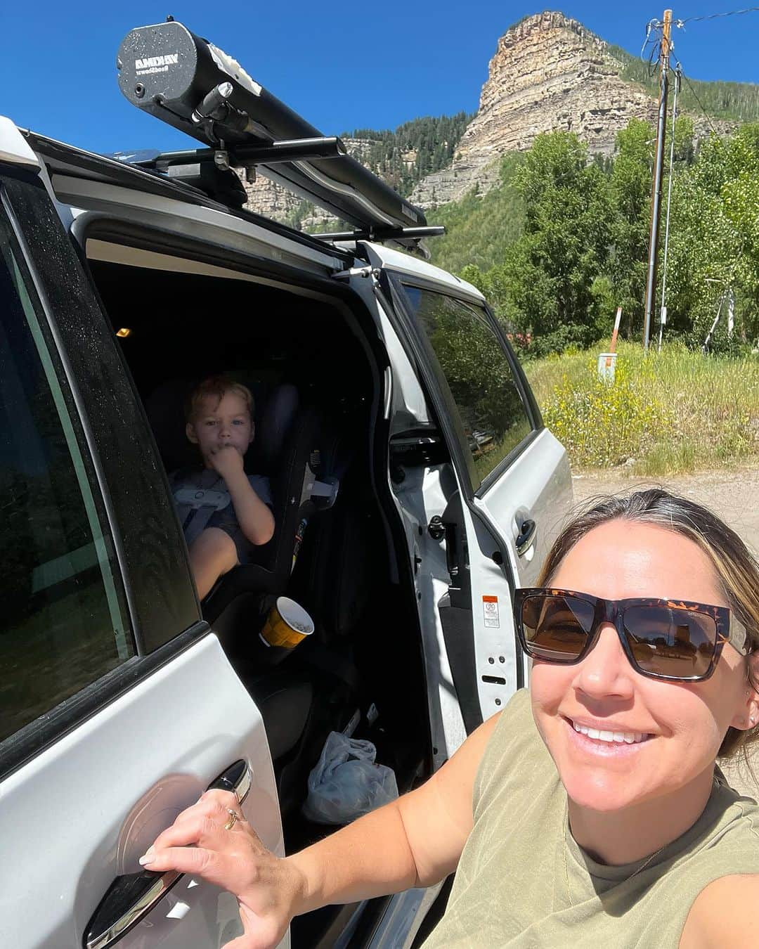 アラナ・ニコルズさんのインスタグラム写真 - (アラナ・ニコルズInstagram)「Summer summer SIENNA TIME☀️   We packed up the #toyotasienna, roadtripped 15 hours home to New Mexico and arrived right on time to welcome the sweetest baby boy into the family.  We all made a new core memory for @roytuscany and Gunnar when we visited the Grand Canyon. We celebrated the 4th with the best friends, licked about 15 ice cream cones, biked around the Bosque, fed ants, met new cousins, drove to my hometown and then on to the beautiful San Juan mountain range and paddle boarded the reservoir…it’s been amazing.  But truly the best part of having my own vehicle here has been the ability and freedom I’ve had to participate and help my family. I was able to drop lunch off at the hospital and go to the store or Home Depot when I needed to. Take my son to the aquarium or pop into a cool looking thrift store we just happened to drive by, visit my old highschool friends…Oh and not to mention the perfect peace that comes with sitting in the AC while Gunnar takes a car seat nap.   Driving and being mobile is a joy and a luxury that I do not take for granted, I’m so grateful🙏🏼  #toyotapartner @teamtoyota #graditude  #letsgoplaces」7月16日 23時15分 - alanathejane