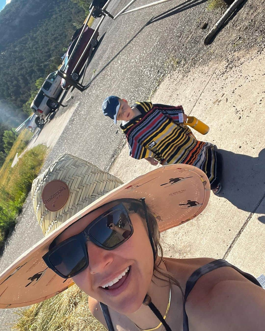 アラナ・ニコルズさんのインスタグラム写真 - (アラナ・ニコルズInstagram)「Summer summer SIENNA TIME☀️   We packed up the #toyotasienna, roadtripped 15 hours home to New Mexico and arrived right on time to welcome the sweetest baby boy into the family.  We all made a new core memory for @roytuscany and Gunnar when we visited the Grand Canyon. We celebrated the 4th with the best friends, licked about 15 ice cream cones, biked around the Bosque, fed ants, met new cousins, drove to my hometown and then on to the beautiful San Juan mountain range and paddle boarded the reservoir…it’s been amazing.  But truly the best part of having my own vehicle here has been the ability and freedom I’ve had to participate and help my family. I was able to drop lunch off at the hospital and go to the store or Home Depot when I needed to. Take my son to the aquarium or pop into a cool looking thrift store we just happened to drive by, visit my old highschool friends…Oh and not to mention the perfect peace that comes with sitting in the AC while Gunnar takes a car seat nap.   Driving and being mobile is a joy and a luxury that I do not take for granted, I’m so grateful🙏🏼  #toyotapartner @teamtoyota #graditude  #letsgoplaces」7月16日 23時15分 - alanathejane