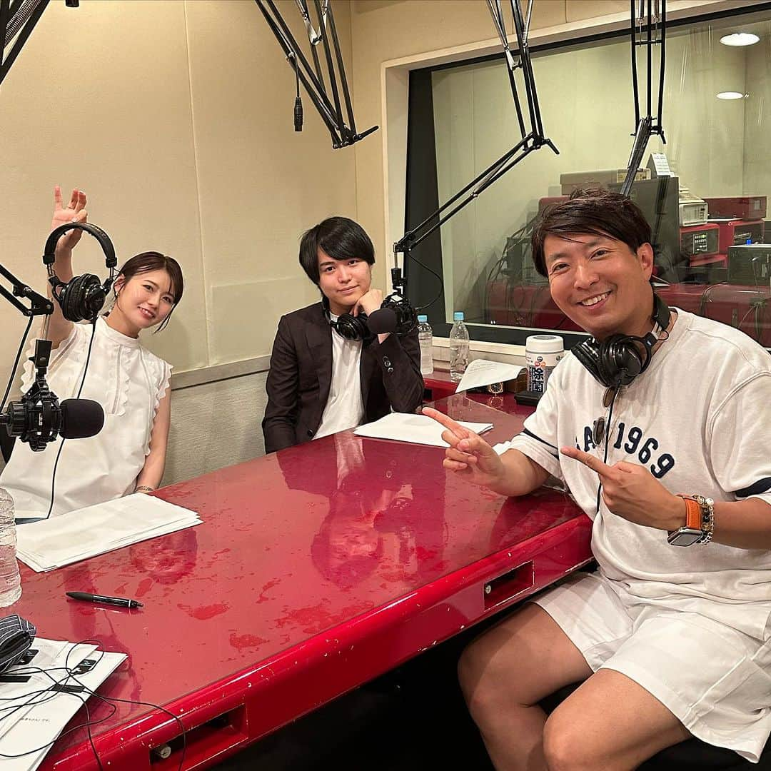 有村昆さんのインスタグラム写真 - (有村昆Instagram)「毎週日曜日25時から bayfm「#バズTikナイト」オンエアだよ！  流行り最先端の番組です！  りょたくんの先見性が凄い👍  #有村昆　#九島遼大　#井口綾子 #bayfm」7月16日 23時17分 - kon_arimura