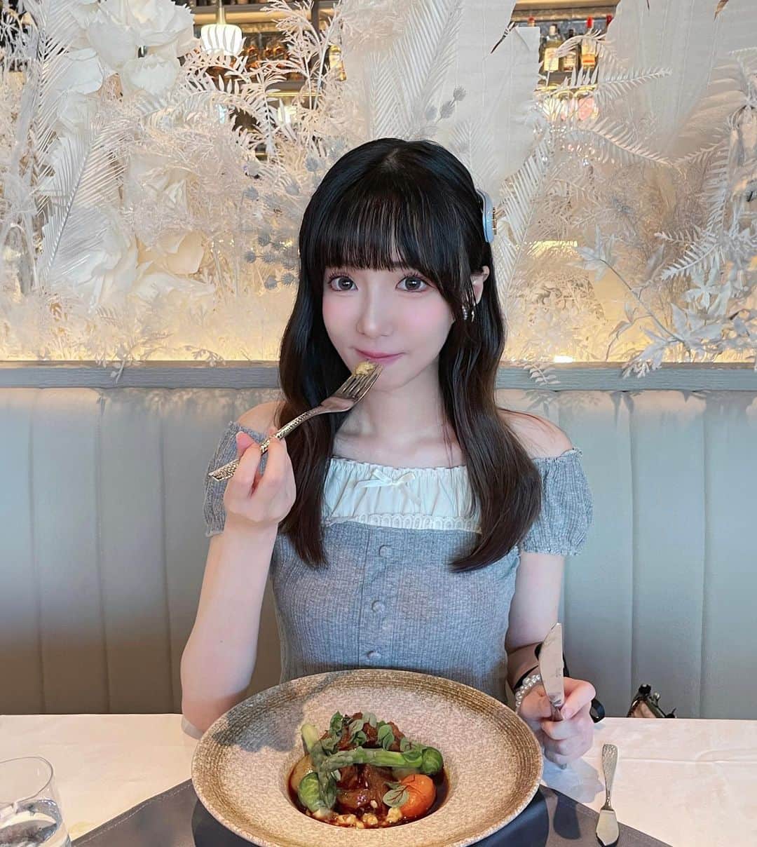 キアナのインスタグラム：「おしゃれなフランスレストランでランチ、ステキ✨✨」