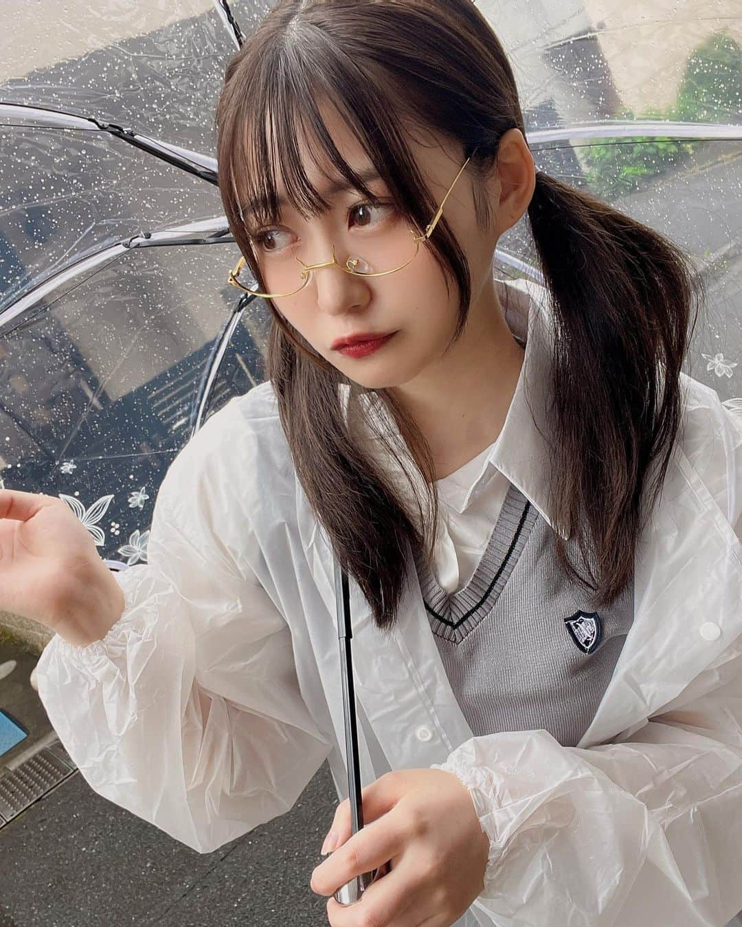 空野青空のインスタグラム：「実は結構 雨が好き☔️  #制服 #眼鏡っ娘 #メガネ女子 #コスプレ #cosplay #制服女子  #あおにゃん #ツインテール #雨の日コーデ  #雨宿り #cosplayer  #アイドル #アニソン #ARCANAPROJECT #でんぱ組.inc #dempagumi」