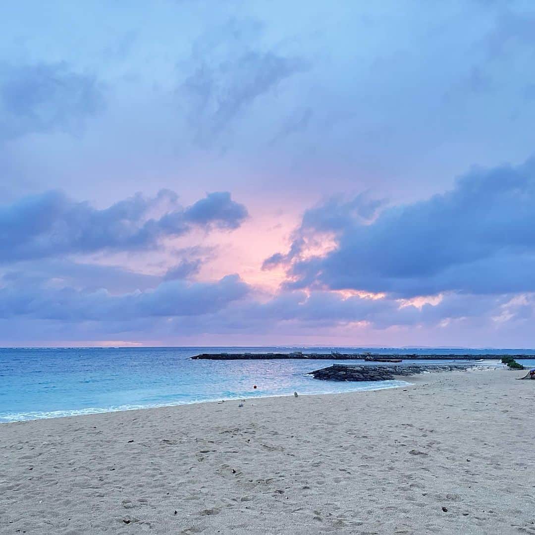 羽崎ほのさんのインスタグラム写真 - (羽崎ほのInstagram)「沖縄の海きれいすぎる、、」7月16日 23時26分 - hazaki_hono
