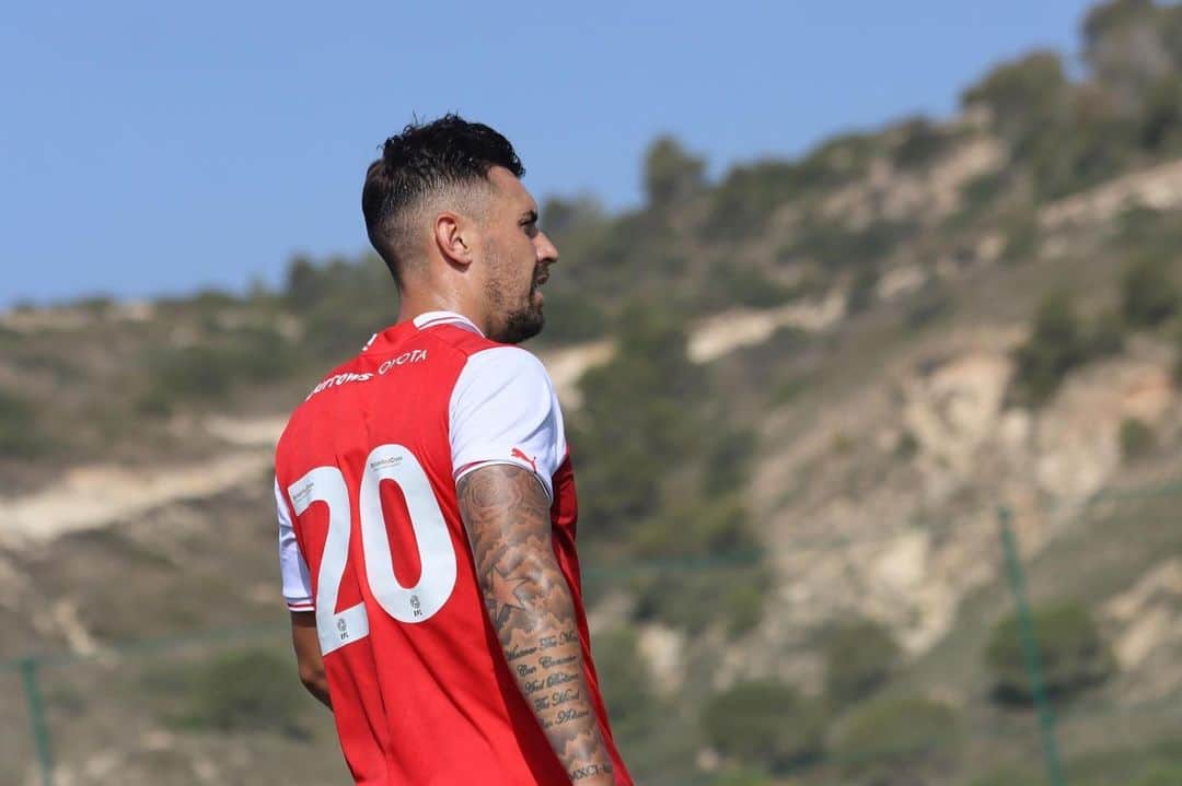 グラント・ホールのインスタグラム：「“I’m hot.. it is well hot.. might be too hot” 🥵🫠 good to get more minutes in the legs In sunny Spain 🇪🇸 season getting closer ⏳」