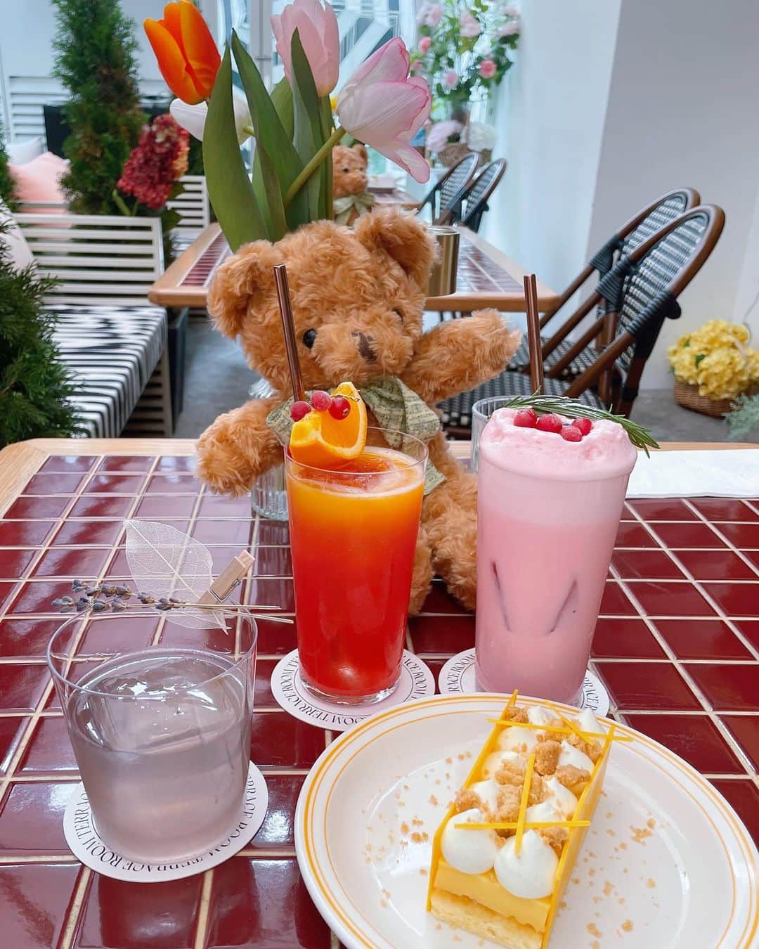 渡辺菜月のインスタグラム：「🧸( @terraceroom.seoul )  #韓国カフェ #韓国 #狎鴎亭ロデオ #terraceroomseoul #ソウルカフェ #ソウルグルメ」