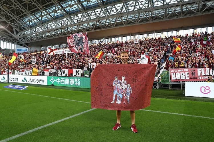 セルジ・サンペルさんのインスタグラム写真 - (セルジ・サンペルInstagram)「Se acaba una etapa en @visselkobe. Ha sido una de esas noches que nunca olvidaré. Gracias por tanto cariño. Os llevaré siempre en el corazón! 🥹❤️🫶🏻  @visselkobe での最後の1日が終わりました。今夜のことは今後もずっと忘れません。熱い気持ちで見送ってくれて本当にありがとうございます。皆さんとの思い出を胸に刻んでいきます。🥹❤️🫶🏻」7月16日 23時39分 - sergisamper