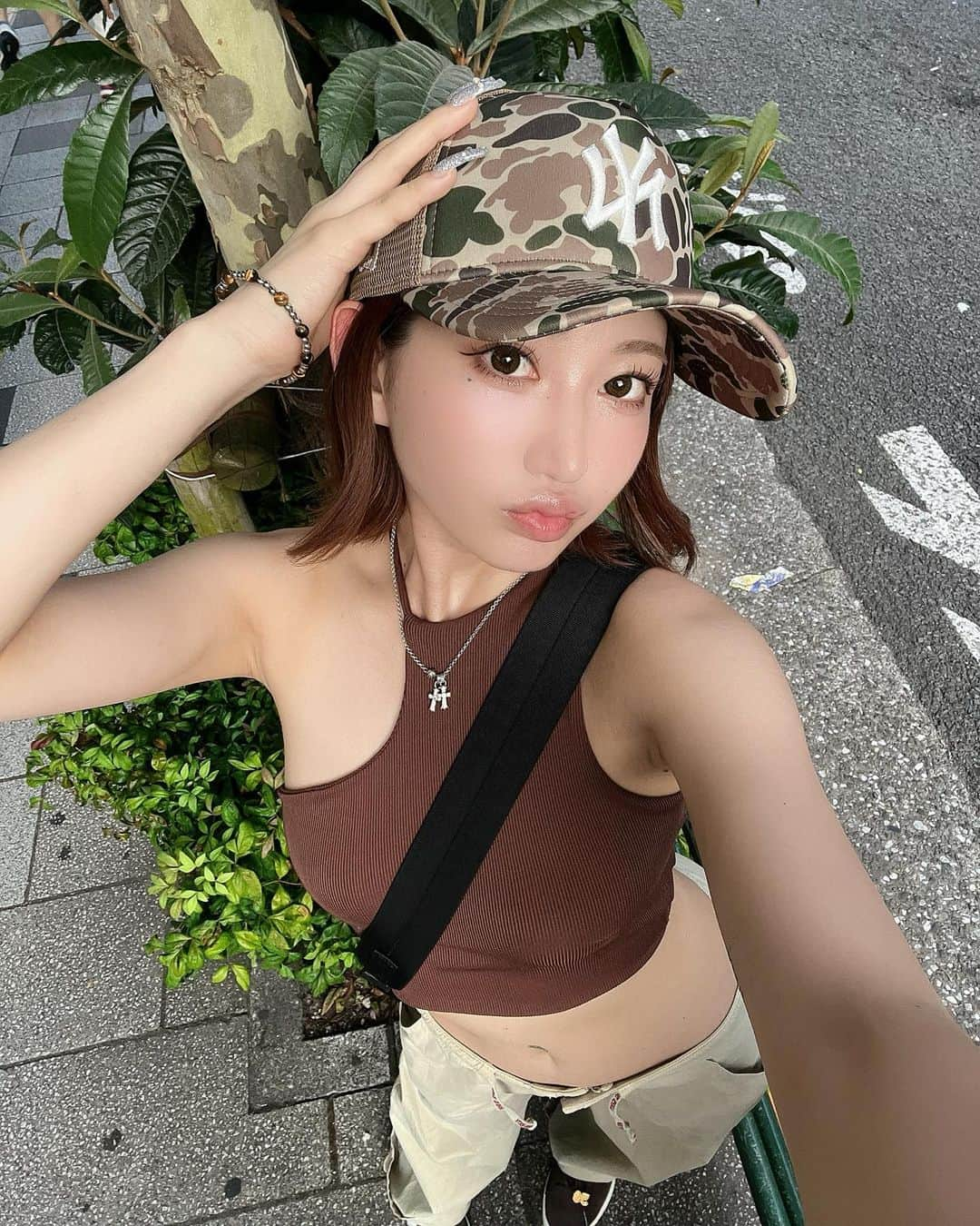 月城まゆさんのインスタグラム写真 - (月城まゆInstagram)「🤎🤎🤎  #gal #streetwear #newera #bape #bapesta #kicks #sneakers #japanesegirl」7月16日 23時45分 - xo_mayu_xo