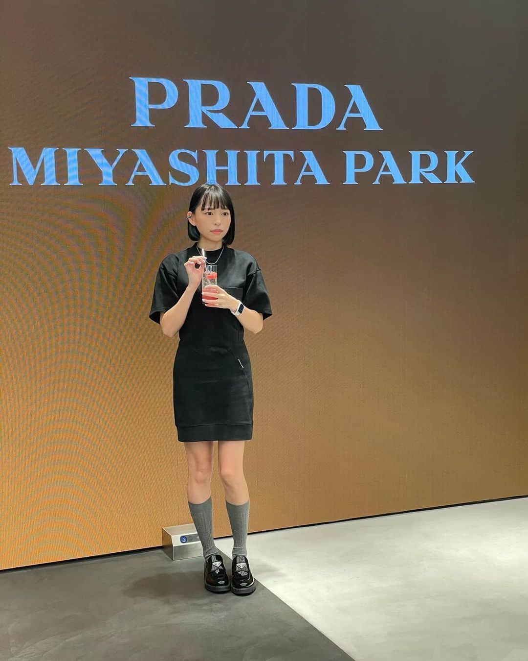 寺坂ユミのインスタグラム：「PRADA🍸  #prada#miyashitapark#宮下パーク」