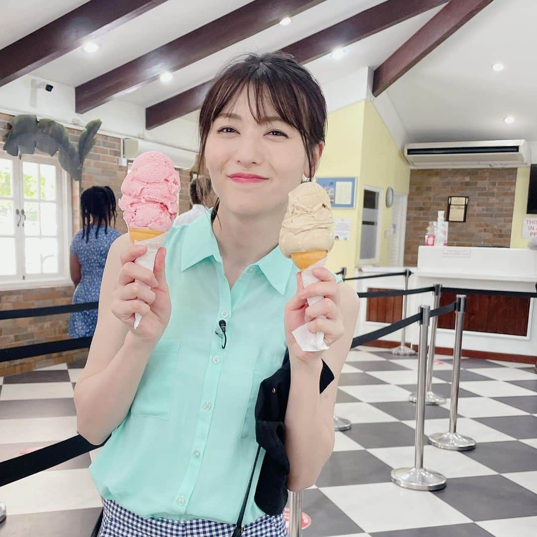 矢島舞美のインスタグラム：「. 今日は暑かったよね〜💦😵 夏バテしてないですか？？ 少しでも涼しい気分になるように、海外で食べた、特大アイスクリーム🍨♡ 食べ切る前に、アイスだらだらになった〜😅 . . #アイスクリーム#矢島舞美」