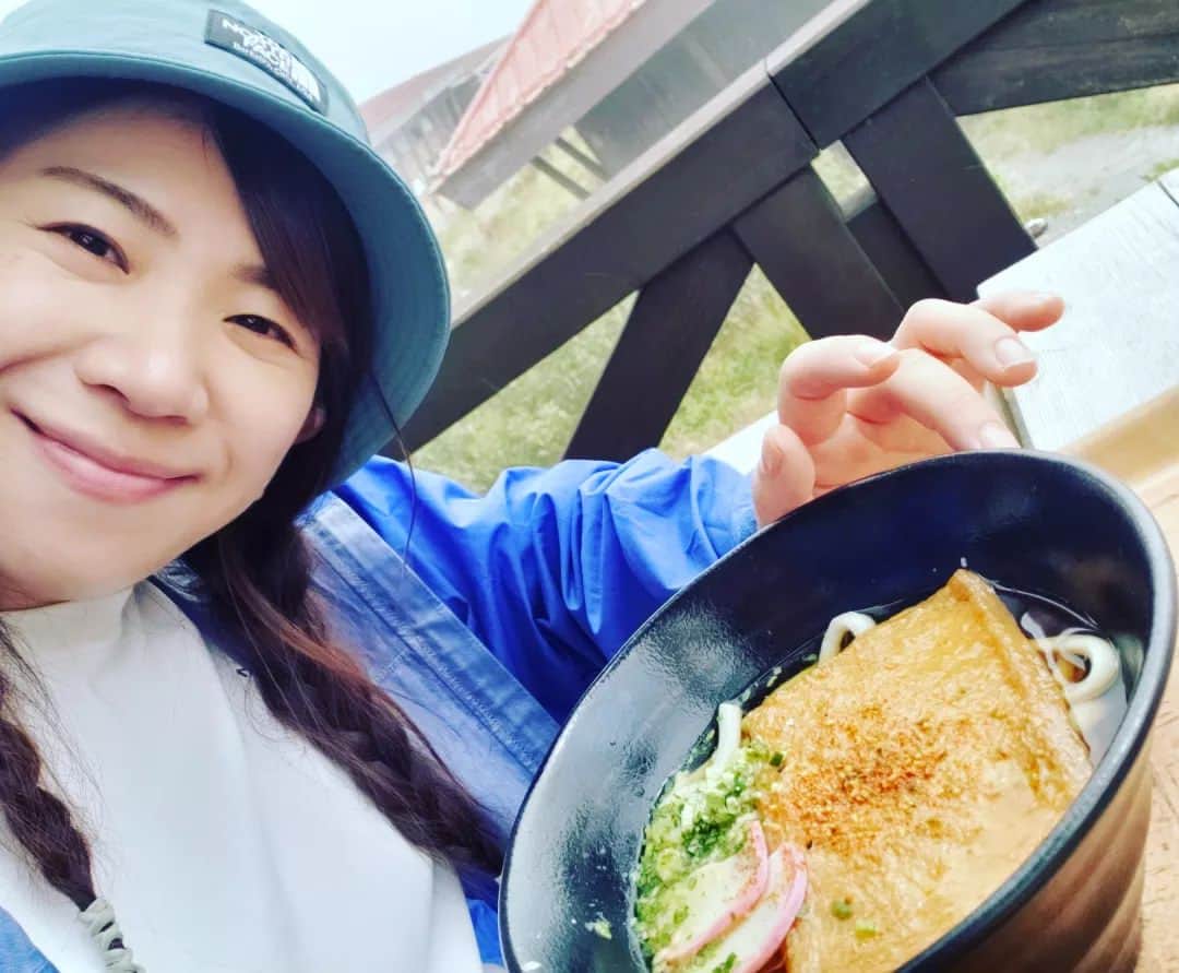 服部ひで子のインスタグラム：「吉本新喜劇座員総選挙👑開催中‼️  【 ７/１６(日) 残り２８日！】 いつも投票ありがとうございます(*^-^*)⤴️✨ 皆様のおかげで、暑い夏も総選挙も乗りきれそうです😉‼️👍  ━━━━━━━━━━━━━━━━━━━━━━━ 🍀吉本座員総選挙2023🍀  ◆10/8(日)「吉本新喜劇まつり」の出演者を決める総選挙。  ◆上位２５名 ＋ 世代別じゃんけんの勝者５名。  ◆投票期間【6/28～8/13】  ◆１日１回投票可能。(座員３名を選出) ━━━━━━━━━━━━━━━━━━━━━━━ 投票ページ(吉本新喜劇座員総選挙ホームページ)へのアクセスは、ストーリーズにリンク貼っております💡  【 投票の方法 】 1️⃣よしもとチケットサイト   FANY IDへ登録(無料)。  2️⃣吉本新喜劇座員総選挙HPへアクセス   １日１回、座員３名を選んで投票。  #吉本新喜劇  #服部ひで子 #吉本新喜劇座員総選挙」