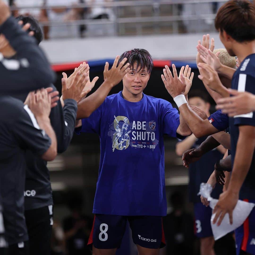 FC東京オフィシャルグッズさんのインスタグラム写真 - (FC東京オフィシャルグッズInstagram)「🔵🔴 アカデミー時代から成長を見守っている #奥原崇 現U-18監督の言葉を借りるならば   決して大きくはないその身体でプロ選手になり、活躍している。 安部柊斗はアカデミー選手にとっての  “希望”🔵🔴  まだまだその足を止めるな、柊斗。 希望の光を照らし続けてください。 @shuto__abe  @fctokyoofficial  #FC東京 #fctokyo #tokyo」7月16日 23時50分 - fctokyoofficial