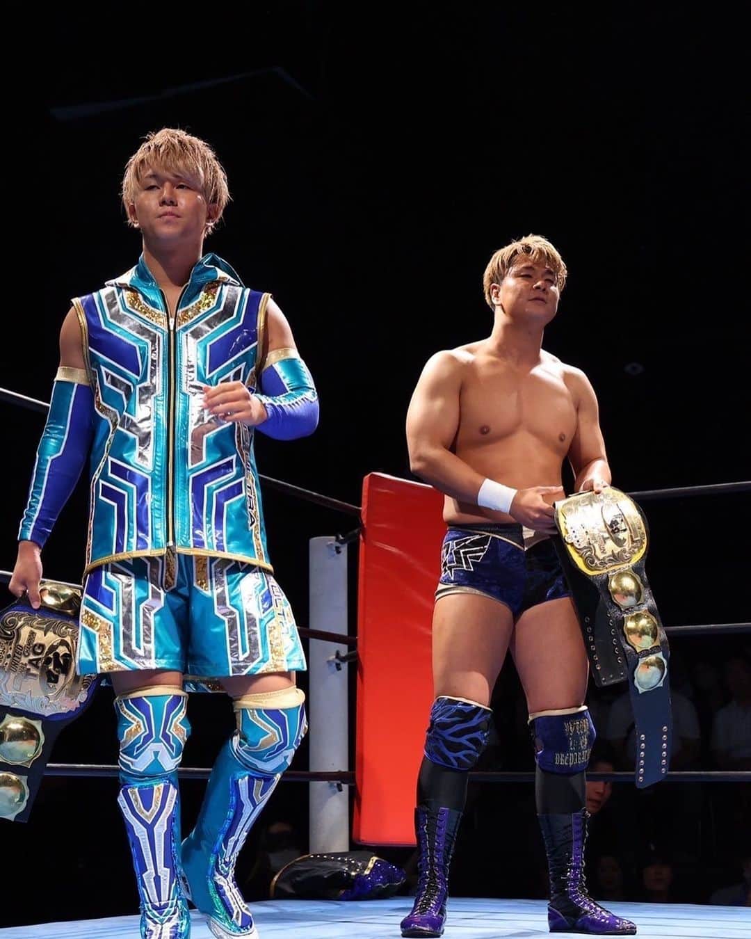青柳優馬のインスタグラム：「新木場大会ご来場いただきありがとうございました。 兄弟で獲ったベルトが…」