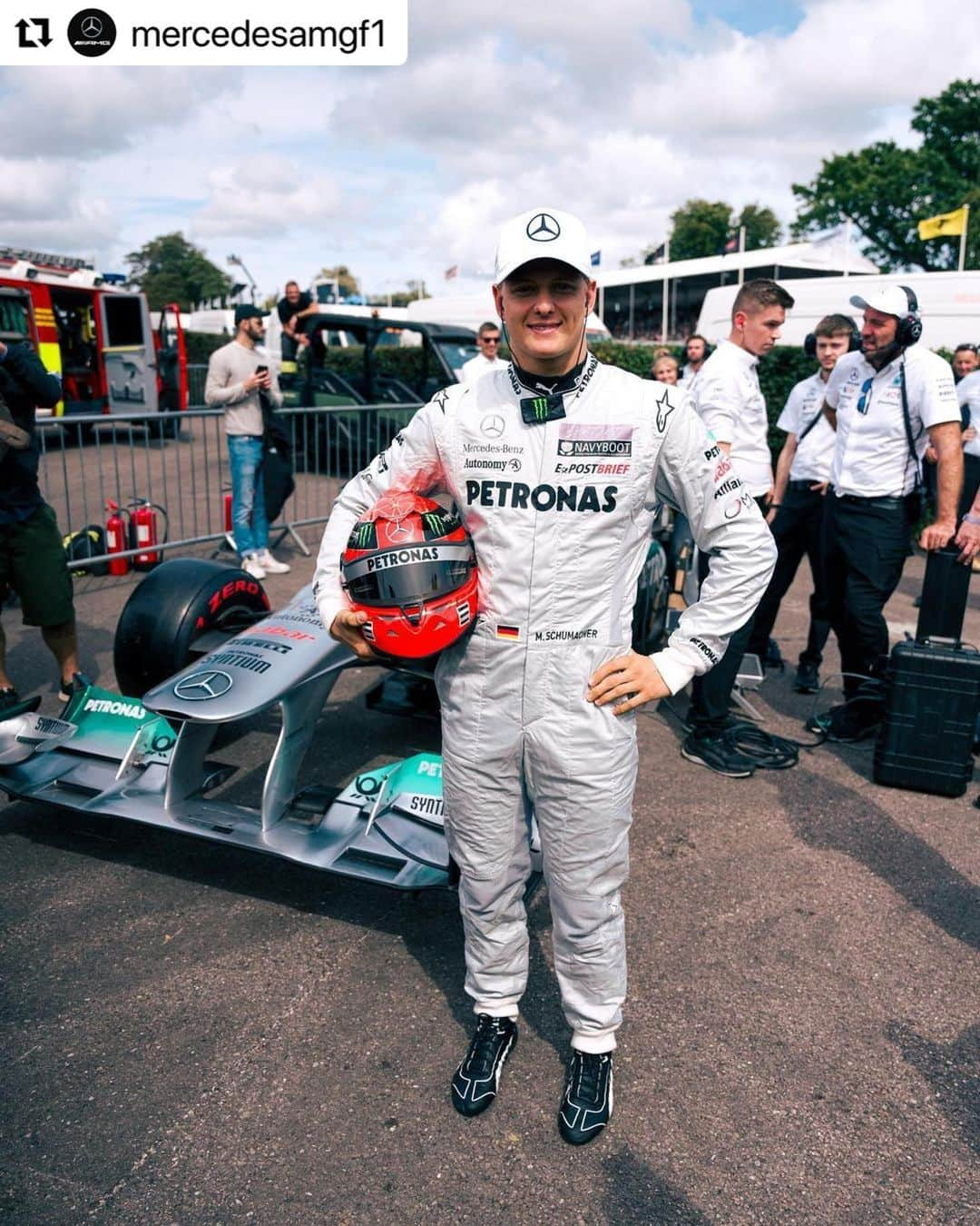 ミハエル・シューマッハのインスタグラム：「M. Schumacher. ❤️ ・・・ today at @fosgoodwood - #Repost @mercedesamgf1」