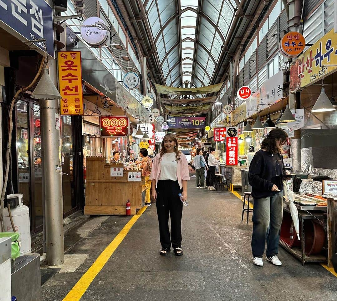 野呂佳代さんのインスタグラム写真 - (野呂佳代Instagram)「韓国ロケの思い出🇰🇷 ・ といっても、時間に余裕が全くなく💦移動→ロケの繰り返しであんまり写真がないんですけど とても楽しかったです‼️普段会話できない方達とお話沢山出来たし、 パラサイトと梨泰院クラスのロケ地行けたし‼️ 美味しいものは沢山食べたし‼️お仕事で行けてよかったです😆笑 #韓国 #パラサイト半地下の家族  #梨泰院クラス #パラサイト半地下の家族ロケ地  #梨泰院クラスロケ地  #韓国屋台  #韓国地元メシ  #世界未開グルメ」7月17日 9時37分 - norokayotokyo