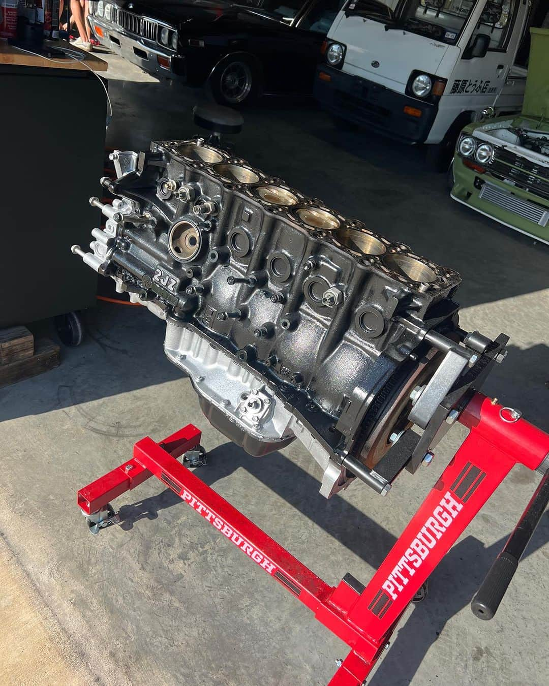 スティーブさんのインスタグラム写真 - (スティーブInstagram)「Supra project moving forward on multiple fronts. I am working on engine clean up for the #2jz  swipe right for my results!! Check out the project on Steve’s POV YouTube channel.  トヨタスープラの2jzエンジンをクリーンアップしましょう❣️できたものは右スワイプ→へ #toyotasupra #supra #トヨタスープラ #スープラ #jz80」7月17日 9時47分 - stevespov