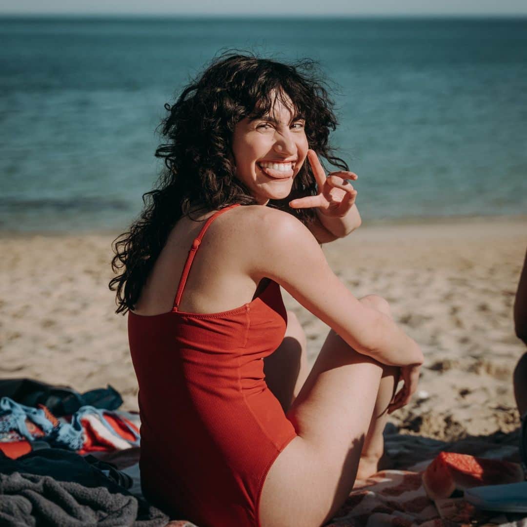 Dr. Hauschka Japan ドクターハウシュカのインスタグラム：「🌊今日は海の日🌊 お休みの人も、お仕事の人も。 少しでも自然に触れられる1日でありますように🍃  本日20時から植物療法に造詣の深い早坂香須子さん からDr.ハウシュカの夏のケアについてインスタライブ でお話いただきます✨  もしよろしかったら、チェックしてみてくださいね✨  #海の日#ナチュラルコスメ#ドクターハウシュカ#1967年からずっとオーガニック#オーガニックライフ#ナチュラルライフ#エシカル」
