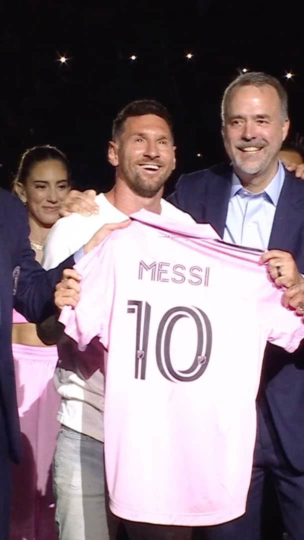 Major League Soccerのインスタグラム：「Welcome to Miami, Leo. 🩷🐐🖤」