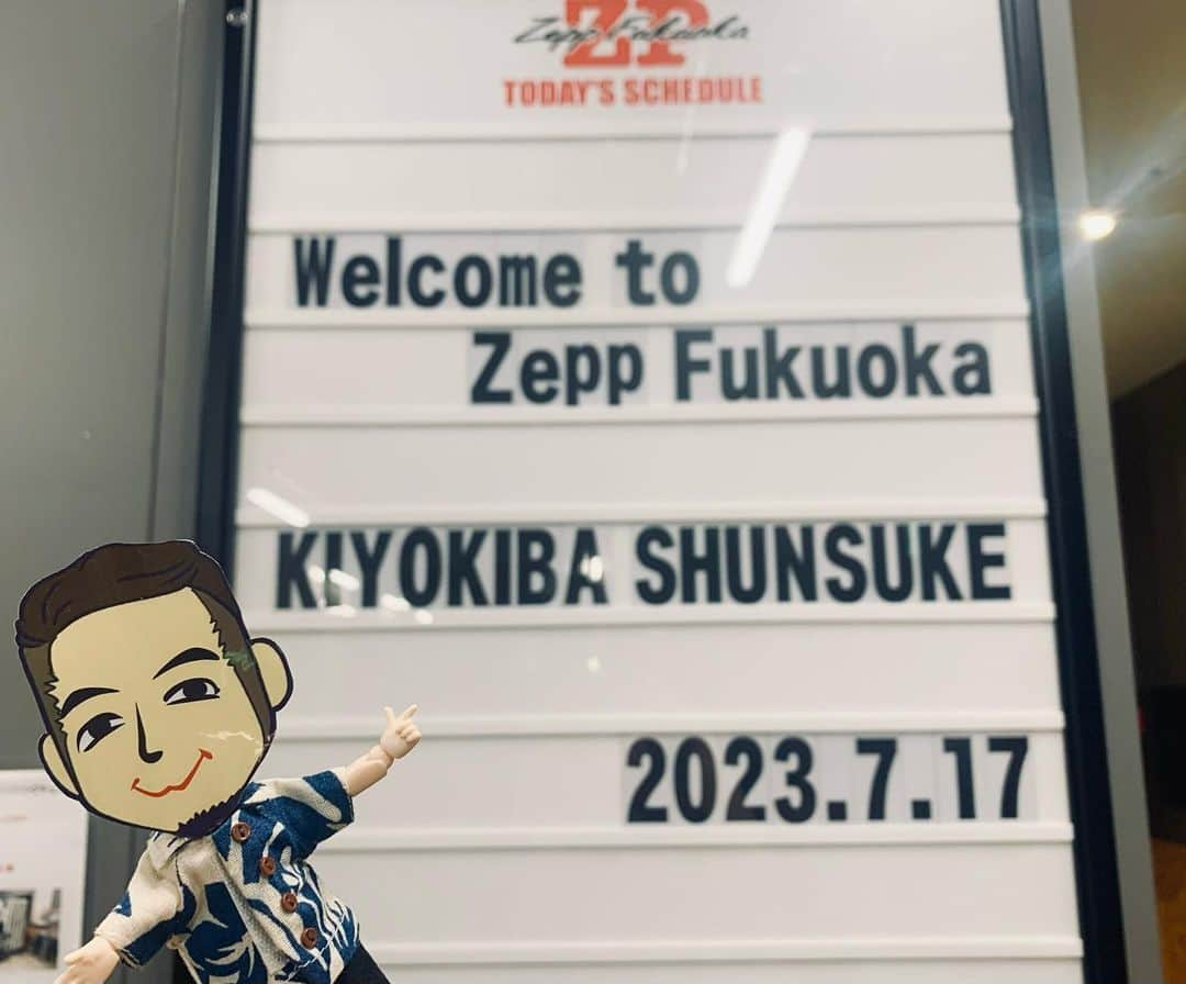 清木場俊介のインスタグラム：「・ ／ LIVE HOUSE TOUR 2023 GET BACK  ＼  本日は福岡県・Zepp Fukuokaにて ツアー3公演目、早くも折り返しです！  ----------INFO---------- 🎫当日券販売 16:00〜 🛒グッズ販売 15:00〜18:00 ※アプリでのグッズ購入は14:30〜開始 (商品の受け取りは15:00〜となります) 🏃‍♂️開場 17:00 💡開演 18:00 ----------------------------  ◆グッズ販売◆ 各会場、数に限りがございますので、 早めのご購入をオススメいたします！  ◆ライブ会場限定企画『貴方の名前、生で唄わせていただきます。』参加受付中！◆  以下の条件を満たしていれば、どなたでも ご参加いただけますので奮ってご参加ください！  ▼参加条件 ⑴GET BACKツアーグッズ「Tシャツ」or「スポーツタオル」を身に付けた写真 ⑵投稿時のキャプション内に以下の3点が記載されていること 　・唄ってほしいお名前かニックネーム(例：俊介、俊、キヨ) 　・ライブへの意気込み 　・会場専用ハッシュタグ 　　#GBナマウタ_福岡 ⑶公開アカウントであること  参加受付は本日の開演時間18時までとなりますので、ご注意ください⚠️  “唄い屋”清木場俊介の新たな旅は続き、ライブハウスツアーも 3日目！  声を出す準備はいいですか！？🗣️✨  本ツアー最南端でどこよりも熱くなりましょう！！ 熱くなっても、忘れずにこまめな水分補給をお願いします！  会場でスタッフも楽しみにお待ちしております！  (STAFF)  #清木場俊介 #唄い屋 #全国ツアー #ライブハウス #GETBACK #LIVE #TOUR #福岡 #ZeppFukuoka #ツアー折り返し」