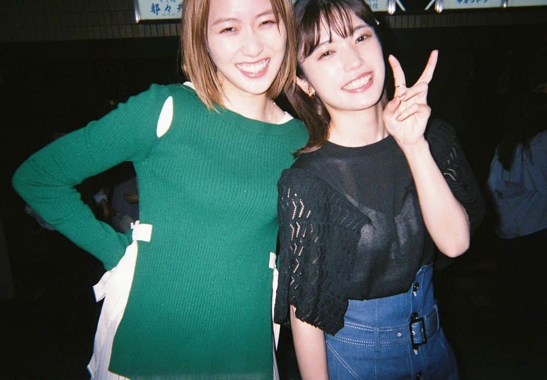 美山加恋のインスタグラム：「TVer見逃し配信始まりました！ ↓🙌🏻 tver.jp/lp/episodes/ep…  彼氏に振られ合コンに誘われた早苗 ぴよぴよで出会うヒロキ🐣 薄めのヨーグルトサワー。 ブチギレる早苗と康祐の向かった先は…  ここから各々の話に繋がっていく盛り沢山な #アラクオ 第2話をぜひ☺︎」