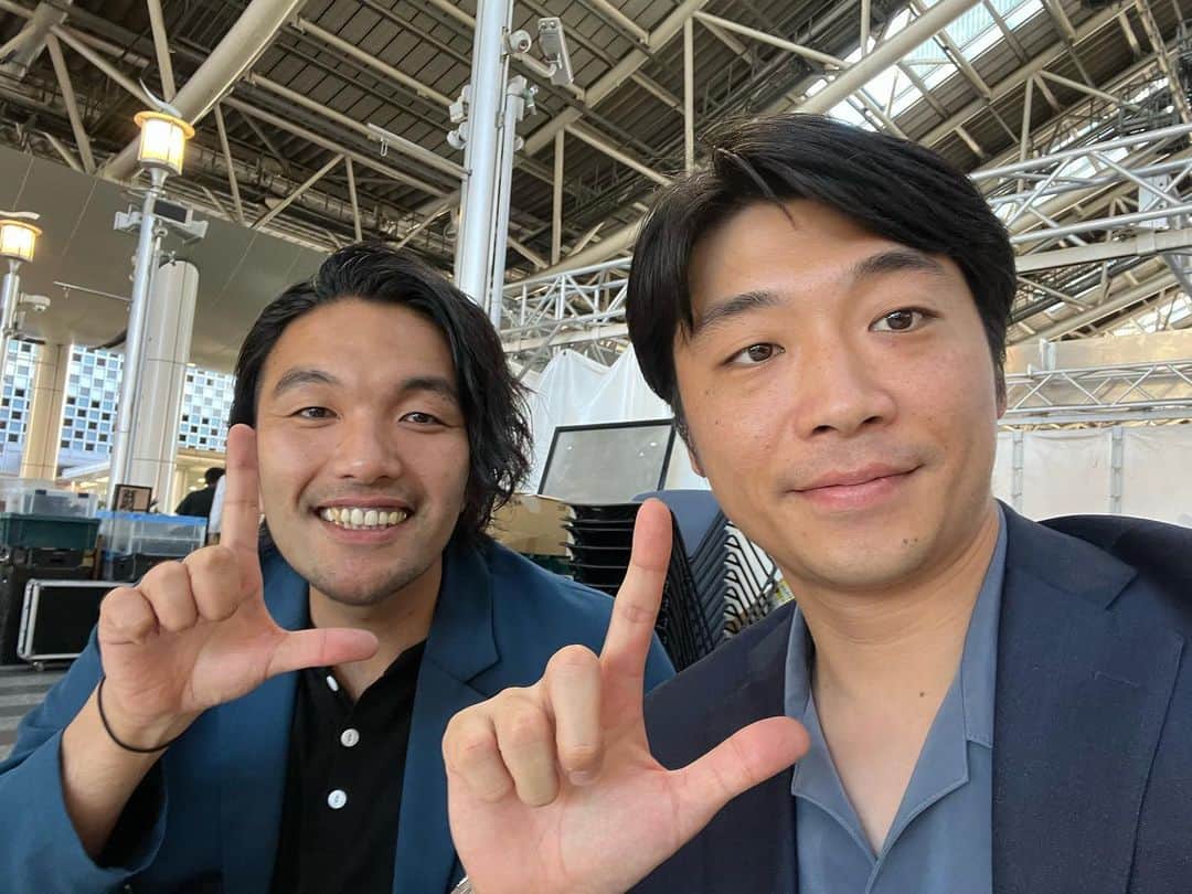 新山士彦のインスタグラム：「ラヴィット大好きな甥っ子のために撮ってくださいました！ Lサイズ2枚ください！の時の写真ではありません！」