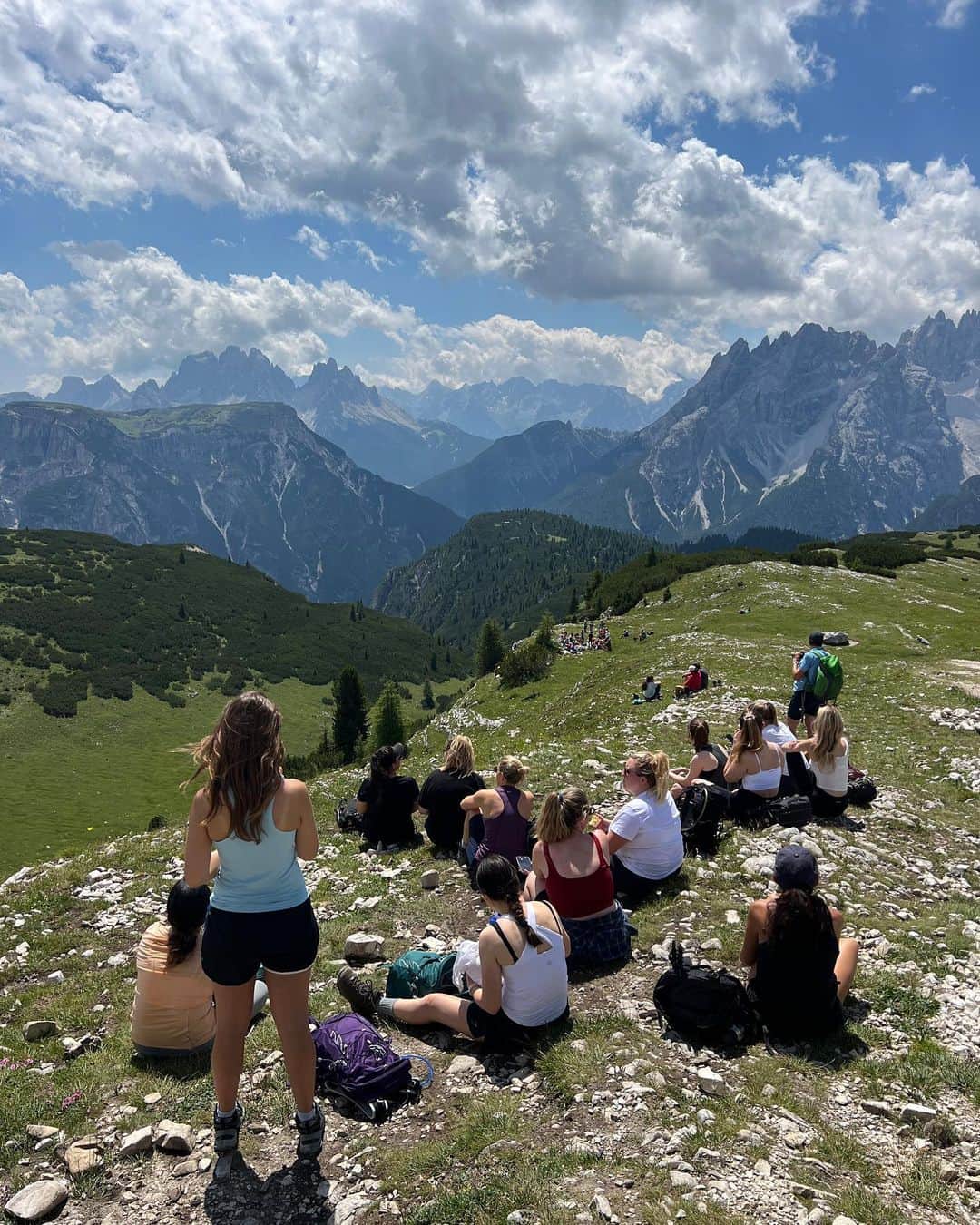 Zanna Van Dijkさんのインスタグラム写真 - (Zanna Van DijkInstagram)「Dolomites day one photo dump ⛰️🇮🇹  The first day of my group hiking trip out here has been absolute bliss! We eased in with a gentle 9km hike which had none stop incredible views, stopped off at a mountain hut for a hearty meal and some strudel, and finished off with a refreshing dip in a stunning glacial lake. It doesn’t get much better than that! ✨   If you’re coming to the South Tyrol region, here’s our itinerary for today:  ➡️ Hiking the Strudelkoph loop trail ➡️ Lunch at Rifugio Vallandro  ➡️ Swimming at Lago di Dobbiaco  Want to join me on a hiking trip? There’s a handful of spaces on my Turkey adventure this October! Grab a spot through my website 🫶🏼  #thedolomites #southtyrol」7月17日 1時56分 - zannavandijk