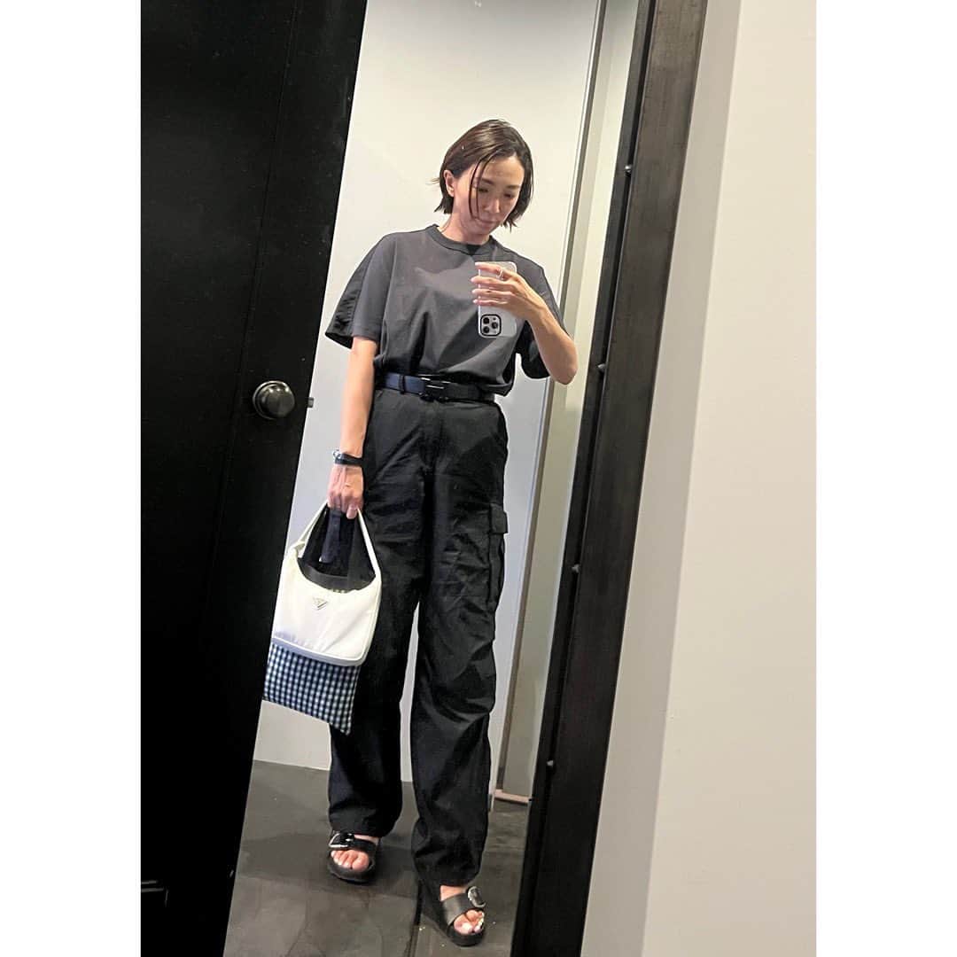 高橋志津奈のインスタグラム：「いつかのコーデ . 座りっぱなしの作業の日 . #shizunascoordinate」