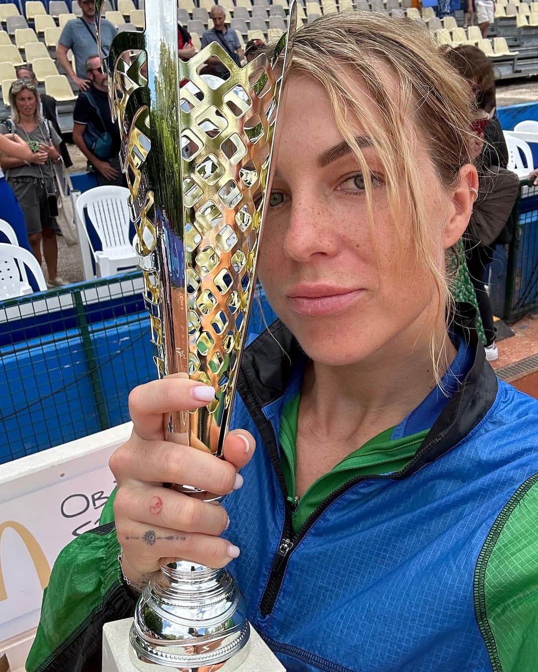 アナスタシア・パブリュチェンコワのインスタグラム：「cherry on the cake ✔️🏆🥈😈💅🏻」