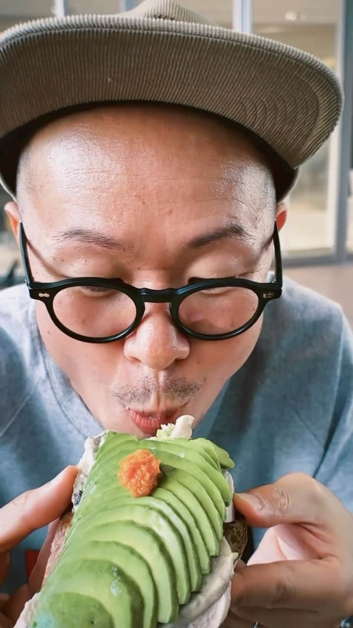 山口トンボのインスタグラム：「トンボ誕生日😆🎉🍾 プレゼント買いに行って、祐天寺のお祭りに行って、ステーキ食べて、 『君たちはどう生きるか』を観てきました🎞️」