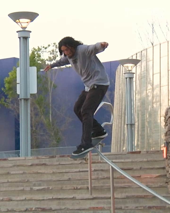 スラッシャーのインスタグラム：「🚨 @alexis_sm4l always delivers 📠 As seen in the @sk8mafia full-length playing on the Thrasher site 📡」