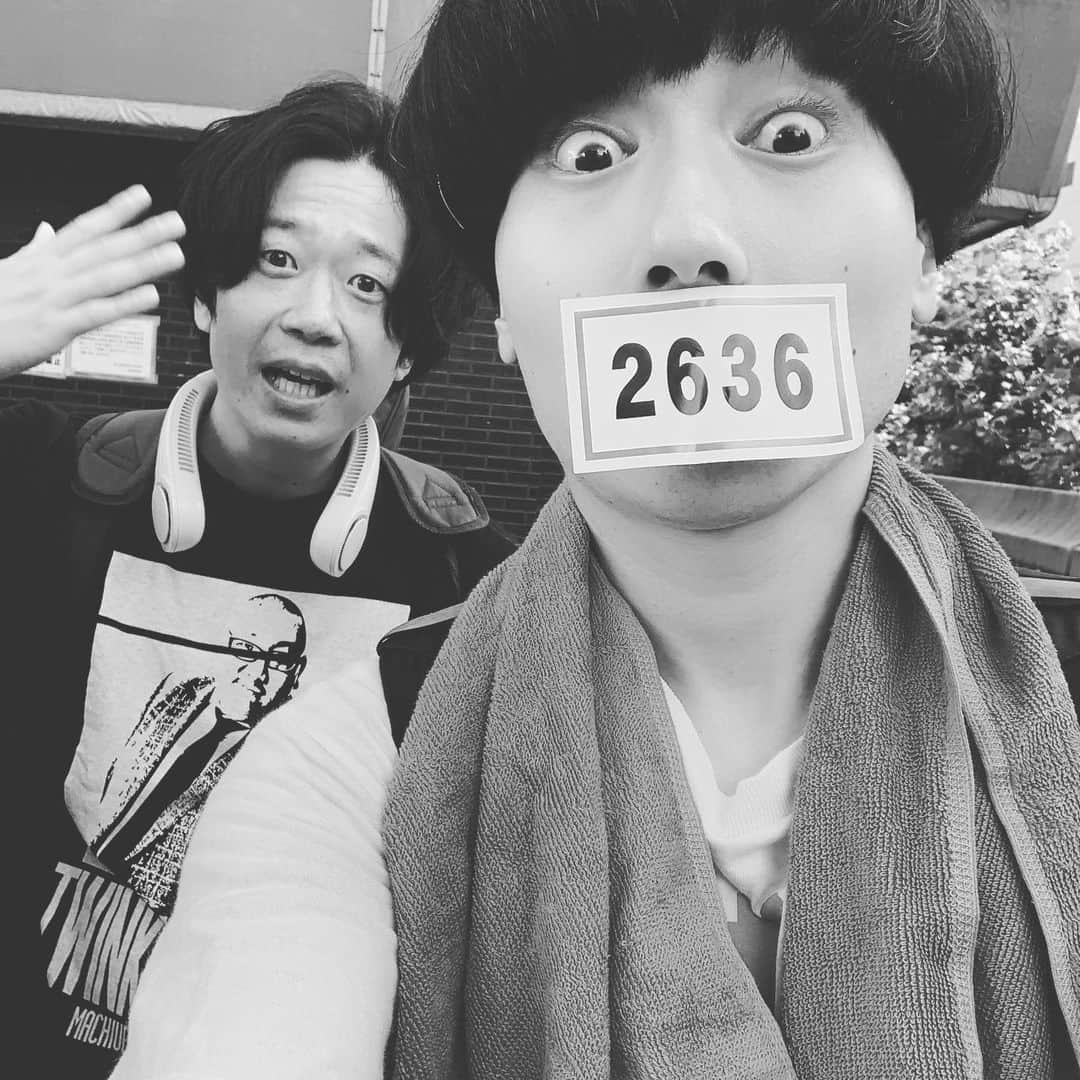 のインスタグラム：「キングオブコント3年連続一回戦敗退。って聞いたらほとんどの人は「芸人辞めろよ。向いてないよ。」って言うんだろうな。そういうの平気で言えちゃう奴が嫌いだからこんな生き方してるんです。芸人って職業じゃなくて病気だから。存分に憐れんで貴方の人生の養分にしてくれ。摂取量間違えたらあの世逝き。 #ジャパネーズ」