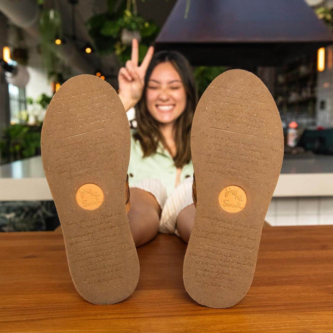 サヌークのインスタグラム：「Did you know @donavon_frankenreiter lyrics are featured on the bottom of the "You & Me" shoes?!  Learn more about this ultra-premium collaboration now at the link in bio.  #SmileOn #SmilePassItOn #Sanuk #DonavonFrankenreiter #YouAndMeCollection」