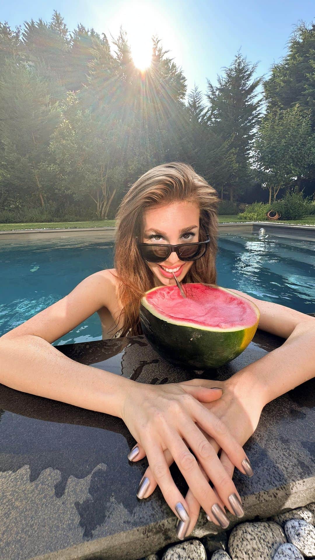 Elcin Sanguのインスタグラム：「Success  is having a happy family🤍」