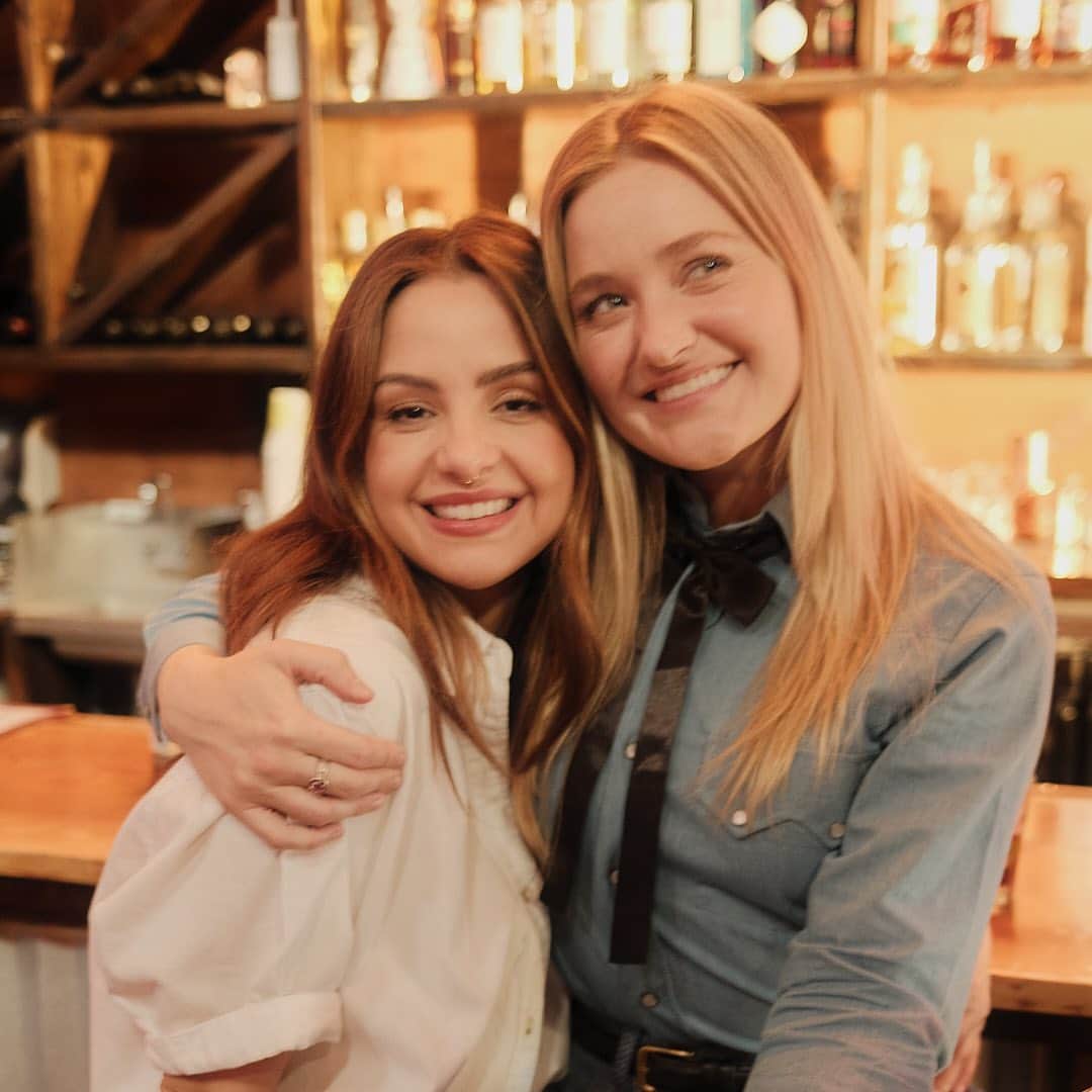 アマンダ・ミシェルカのインスタグラム：「Happy Birthday Queen. My animated on screen ride or die 👸 @aimeecarrero   “Don’t you get it? I love you, I always have.” 😂 #catradora」